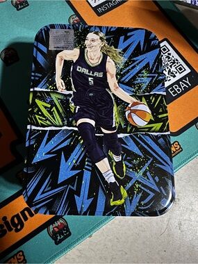 Paige Bueckers 2025 collectors tin.